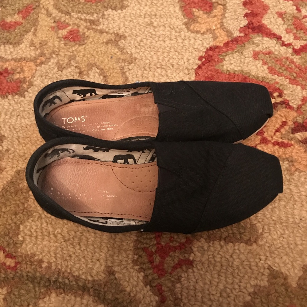 Gently used TOMS